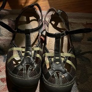 Jambu sandals